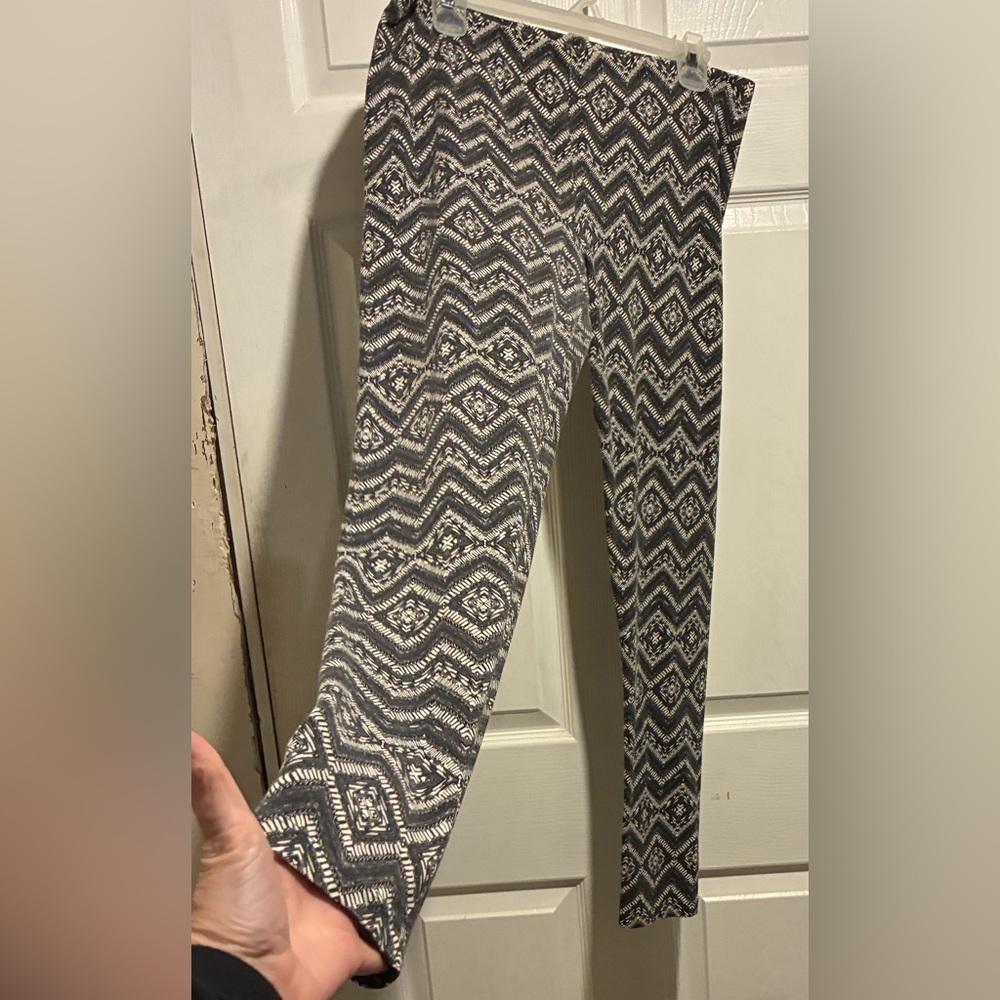 Mossimo Women’s Gray & White Leggings. Clean & in Great Condition Size XL/TG. $6